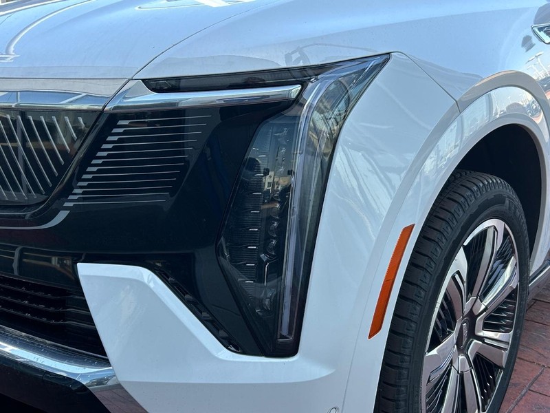 Cadillac Escalade IQ Vehicle Full-screen Gallery Image 9