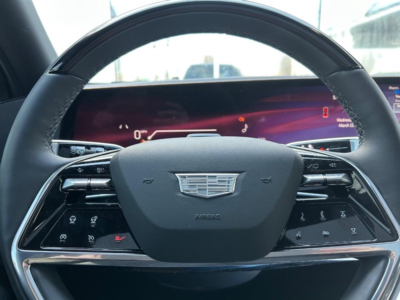 Cadillac Escalade IQ Vehicle Full-screen Gallery Image 14