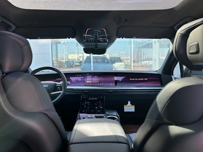 Cadillac Escalade IQ Vehicle Full-screen Gallery Image 22