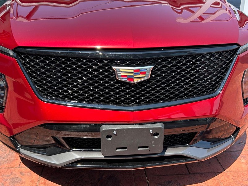 Cadillac XT4 Vehicle Full-screen Gallery Image 9