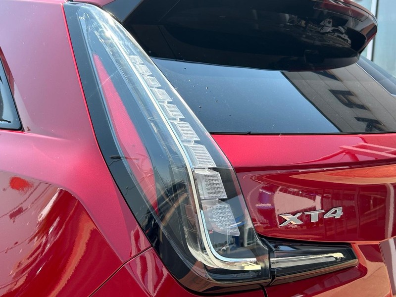Cadillac XT4 Vehicle Full-screen Gallery Image 11