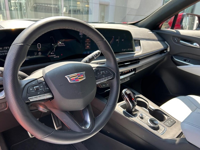 Cadillac XT4 Vehicle Full-screen Gallery Image 15