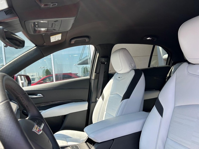 Cadillac XT4 Vehicle Full-screen Gallery Image 16