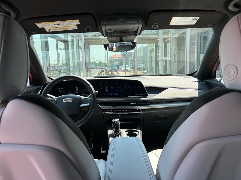 Cadillac XT4 Vehicle Full-screen Gallery Image 22