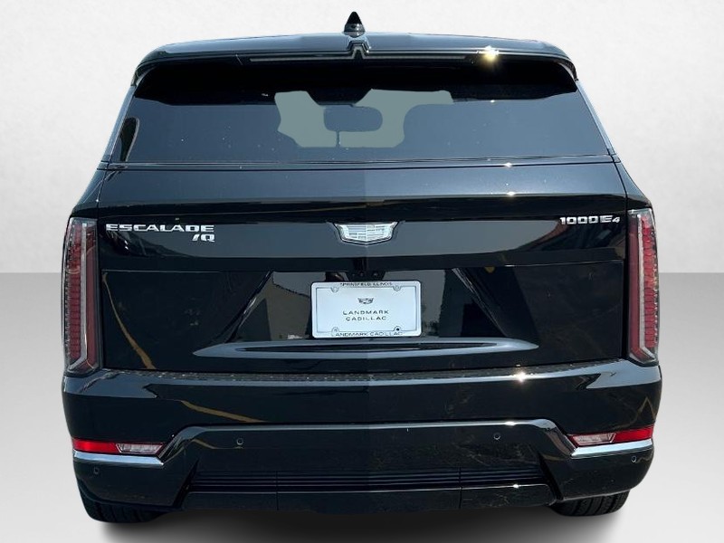 Cadillac Escalade IQ Vehicle Full-screen Gallery Image 4