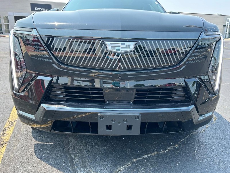 Cadillac Escalade IQ Vehicle Full-screen Gallery Image 9