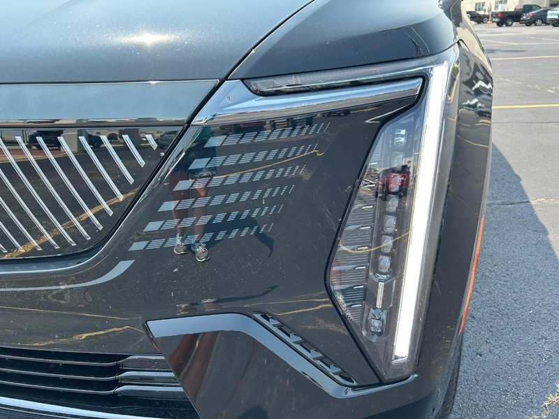 Cadillac Escalade IQ Vehicle Full-screen Gallery Image 10