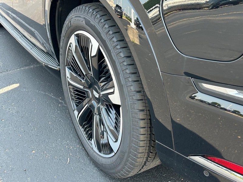 Cadillac Escalade IQ Vehicle Full-screen Gallery Image 12