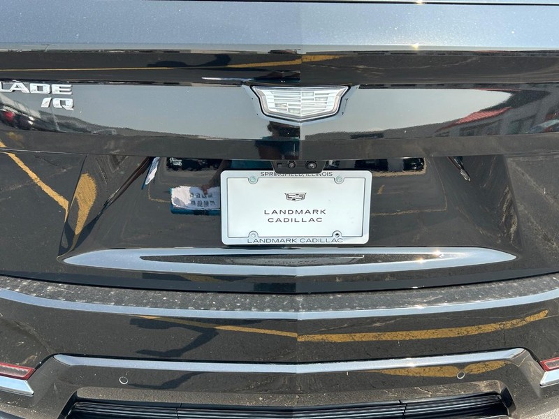 Cadillac Escalade IQ Vehicle Full-screen Gallery Image 13