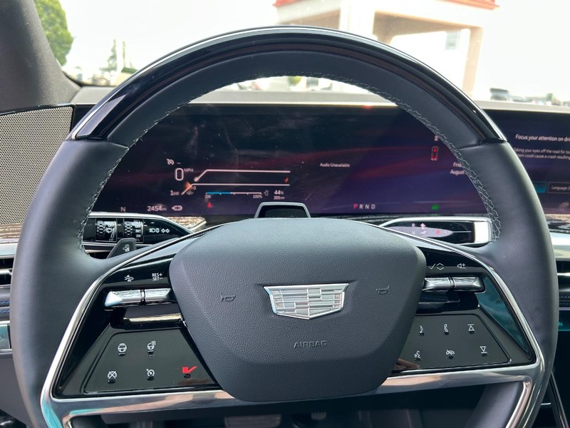 Cadillac Escalade IQ Vehicle Full-screen Gallery Image 15