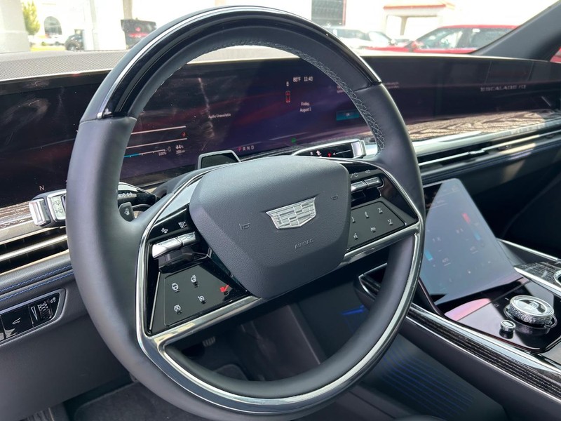 Cadillac Escalade IQ Vehicle Full-screen Gallery Image 16