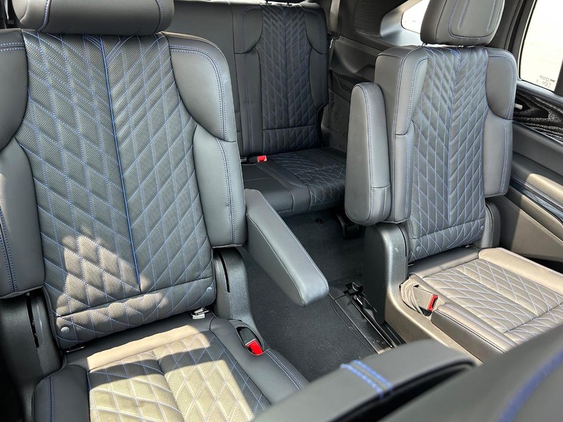 Cadillac Escalade IQ Vehicle Full-screen Gallery Image 20