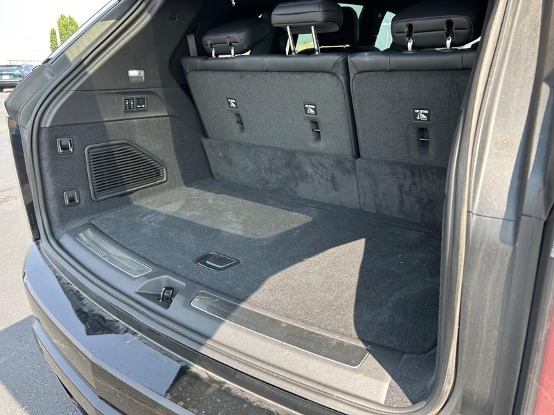 Cadillac Escalade IQ Vehicle Full-screen Gallery Image 22