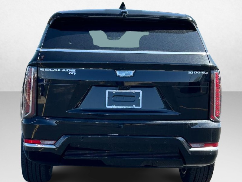 Cadillac Escalade IQ Vehicle Full-screen Gallery Image 4