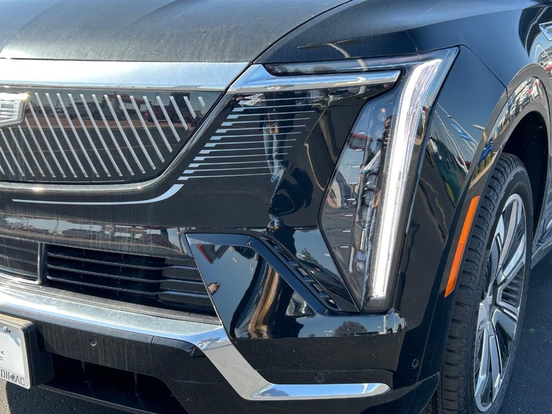 Cadillac Escalade IQ Vehicle Full-screen Gallery Image 10