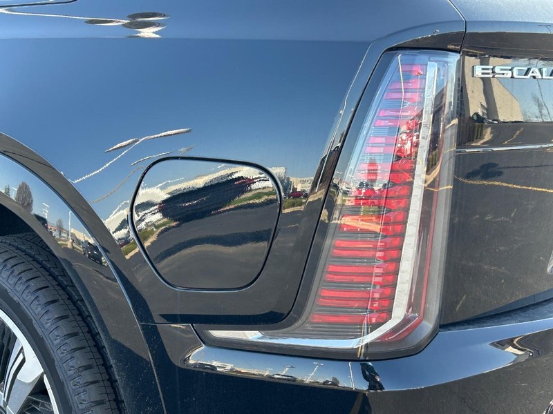 Cadillac Escalade IQ Vehicle Full-screen Gallery Image 11