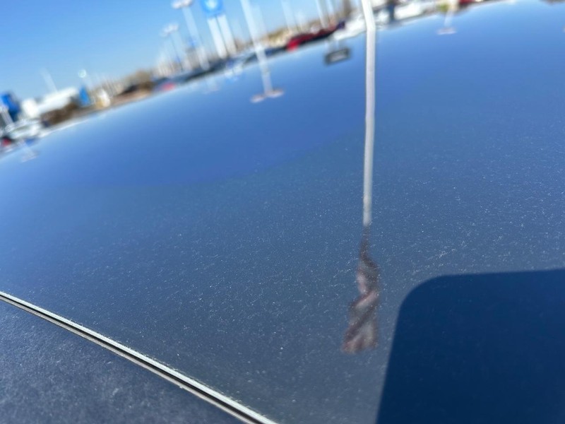 Cadillac Escalade IQ Vehicle Full-screen Gallery Image 14