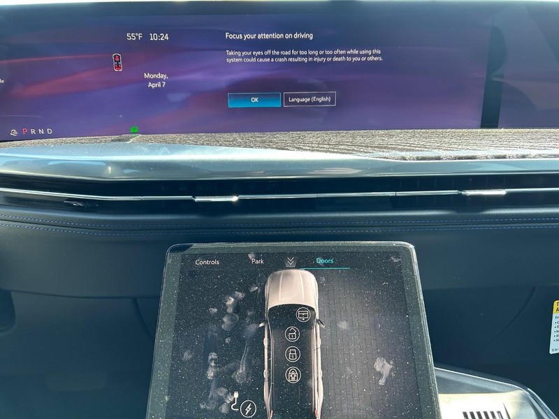 Cadillac Escalade IQ Vehicle Full-screen Gallery Image 18