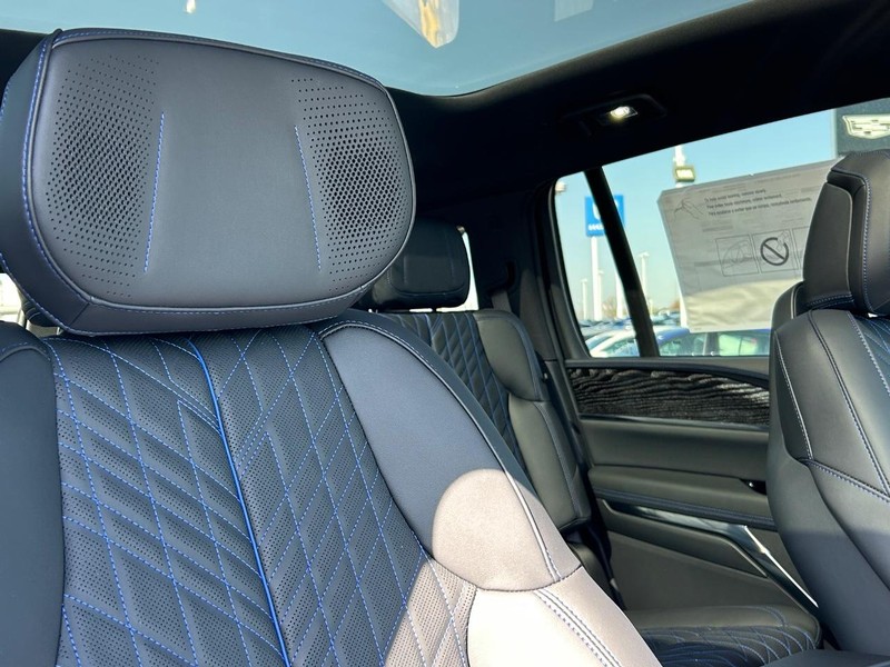 Cadillac Escalade IQ Vehicle Full-screen Gallery Image 19