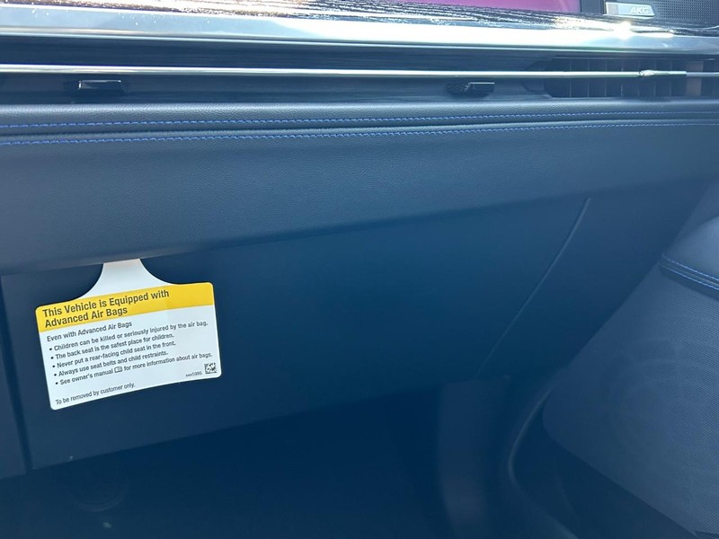 Cadillac Escalade IQ Vehicle Full-screen Gallery Image 21