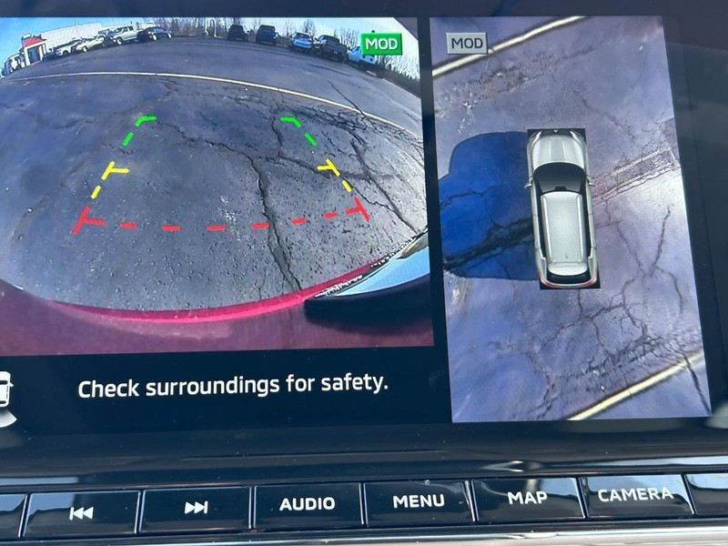 Mitsubishi Outlander Plug-In Hybrid Vehicle Full-screen Gallery Image 8