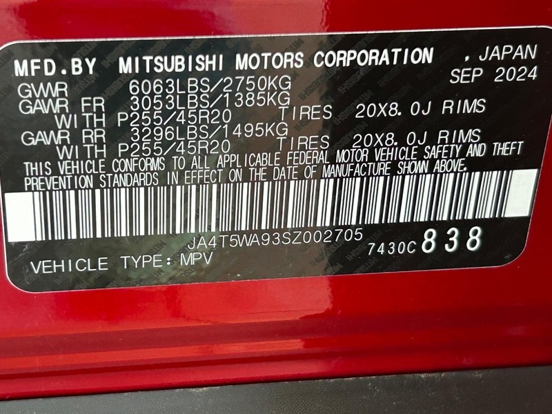 Mitsubishi Outlander Plug-In Hybrid Vehicle Full-screen Gallery Image 18