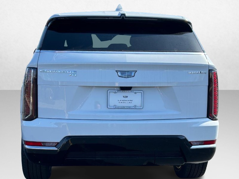 Cadillac Escalade IQ Vehicle Full-screen Gallery Image 4