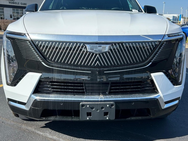 Cadillac Escalade IQ Vehicle Full-screen Gallery Image 9