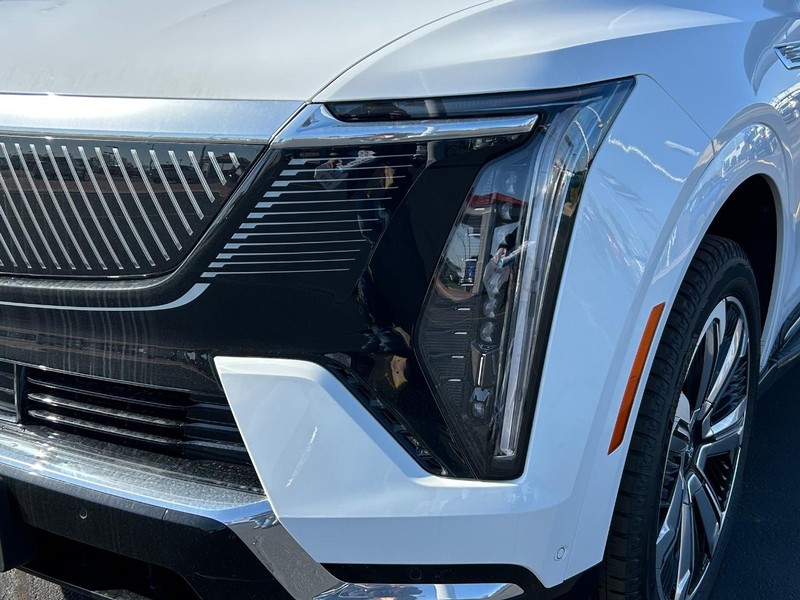 Cadillac Escalade IQ Vehicle Full-screen Gallery Image 10