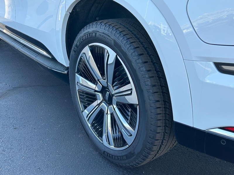 Cadillac Escalade IQ Vehicle Full-screen Gallery Image 12