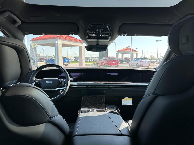 Cadillac Escalade IQ Vehicle Full-screen Gallery Image 23