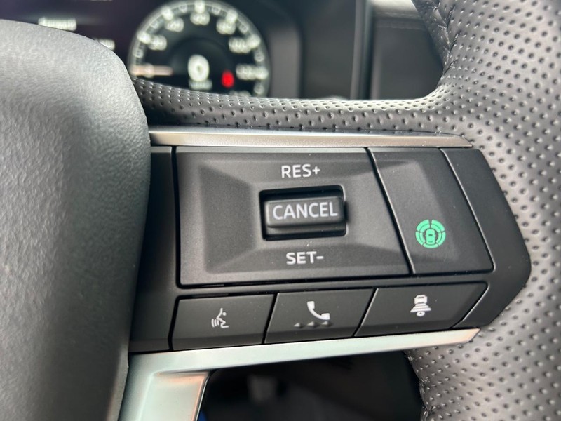 Mitsubishi Outlander Plug-In Hybrid Vehicle Full-screen Gallery Image 7