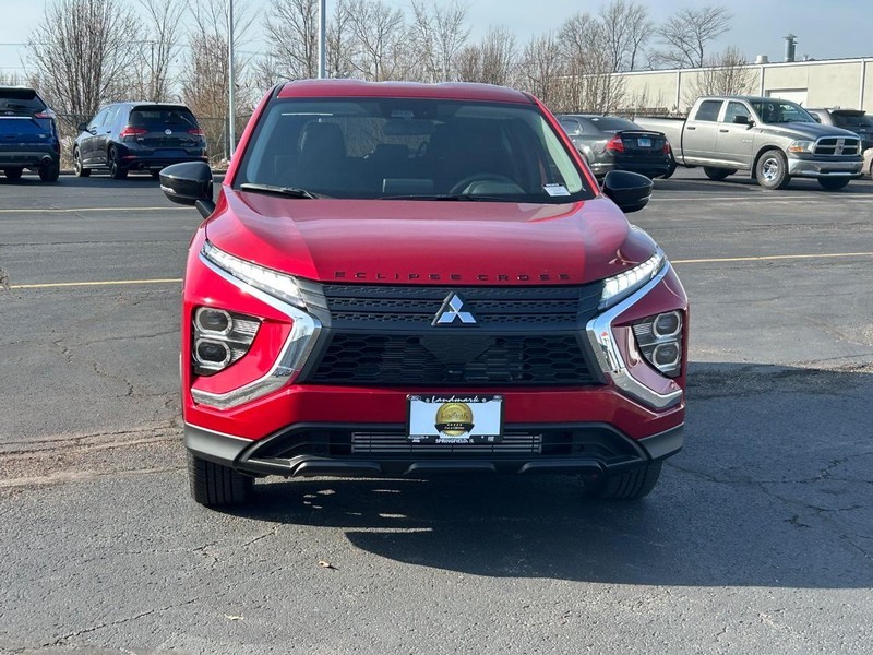Mitsubishi Eclipse Cross Vehicle Full-screen Gallery Image 3