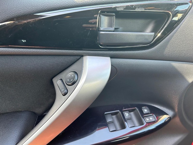 Mitsubishi Eclipse Cross Vehicle Full-screen Gallery Image 4