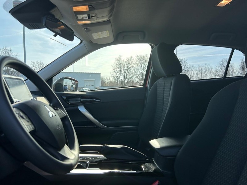 Mitsubishi Eclipse Cross Vehicle Full-screen Gallery Image 5