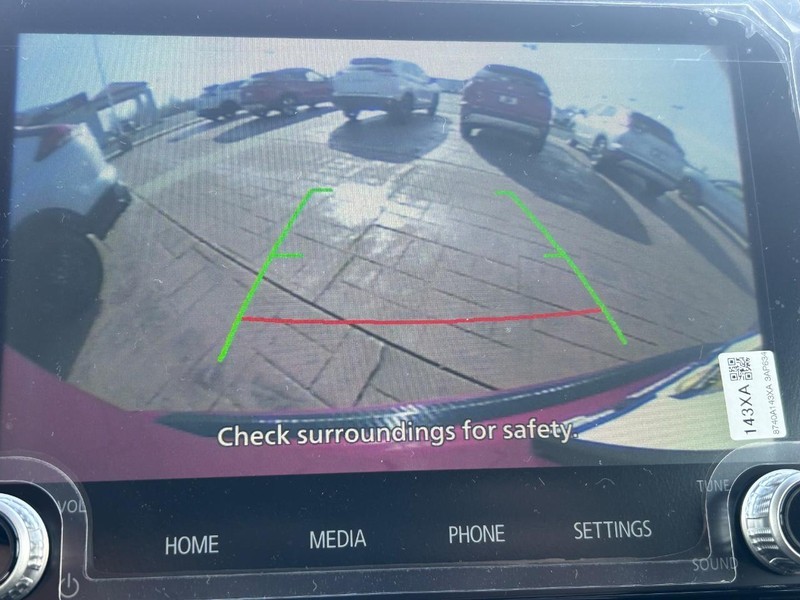Mitsubishi Eclipse Cross Vehicle Full-screen Gallery Image 8