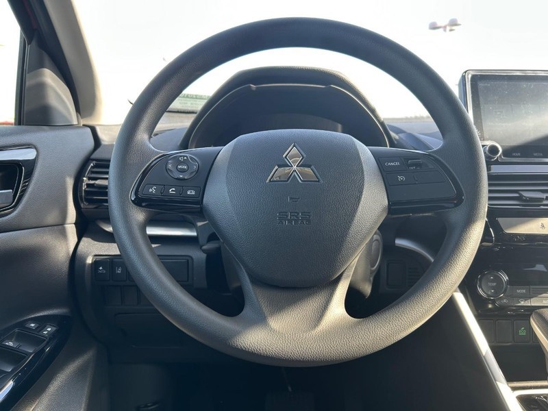 Mitsubishi Eclipse Cross Vehicle Full-screen Gallery Image 12
