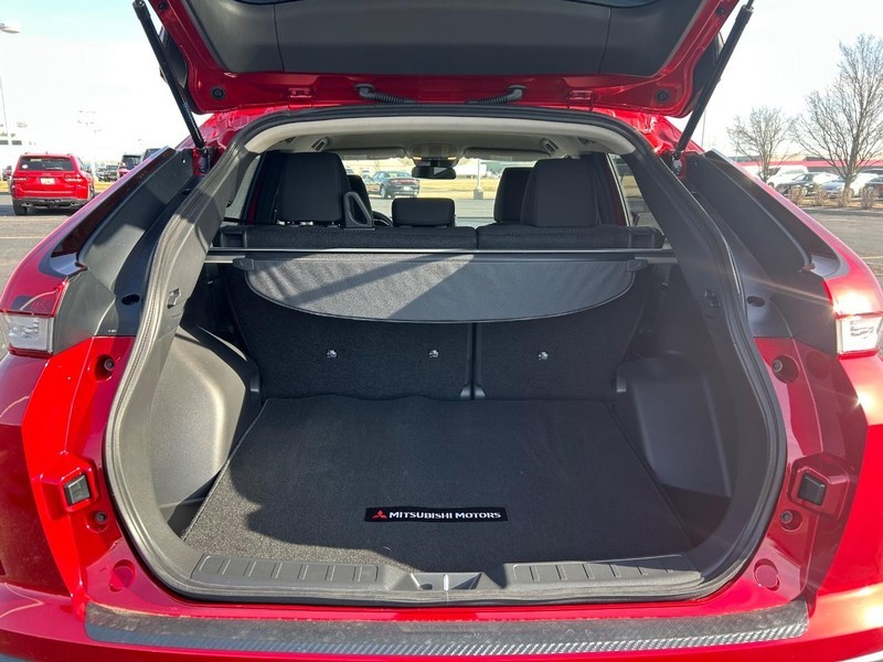 Mitsubishi Eclipse Cross Vehicle Full-screen Gallery Image 14