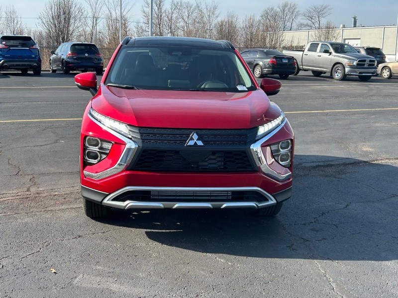 Mitsubishi Eclipse Cross Vehicle Full-screen Gallery Image 3