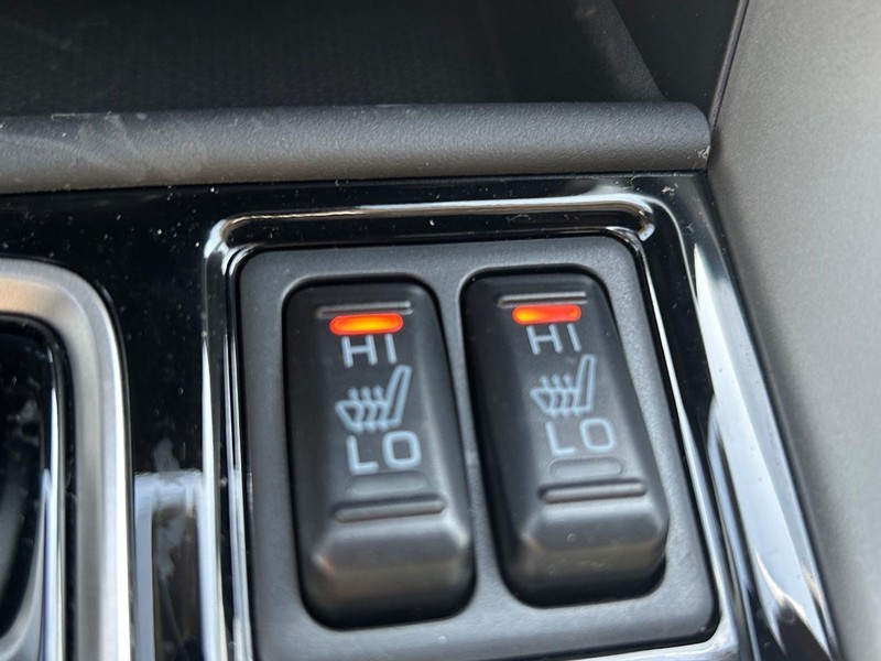 Mitsubishi Eclipse Cross Vehicle Full-screen Gallery Image 9