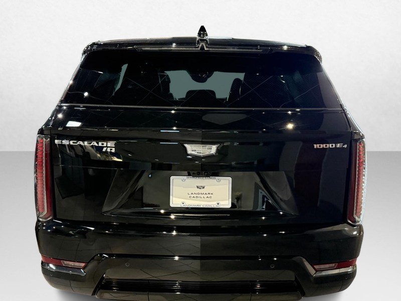 Cadillac Escalade IQ Vehicle Full-screen Gallery Image 4