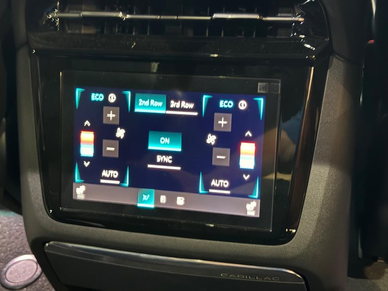 Cadillac Escalade IQ Vehicle Full-screen Gallery Image 11