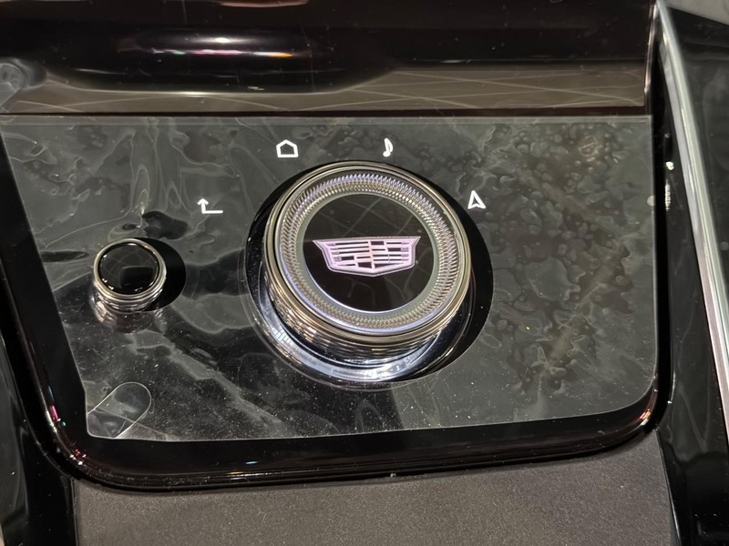 Cadillac Escalade IQ Vehicle Full-screen Gallery Image 19