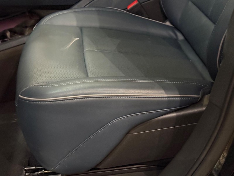 Cadillac Escalade IQ Vehicle Full-screen Gallery Image 23