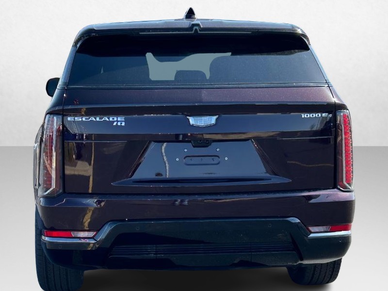 Cadillac Escalade IQ Vehicle Full-screen Gallery Image 4