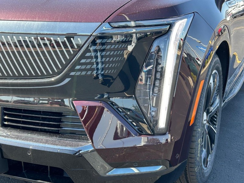 Cadillac Escalade IQ Vehicle Full-screen Gallery Image 10