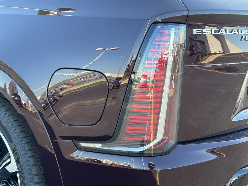 Cadillac Escalade IQ Vehicle Full-screen Gallery Image 11