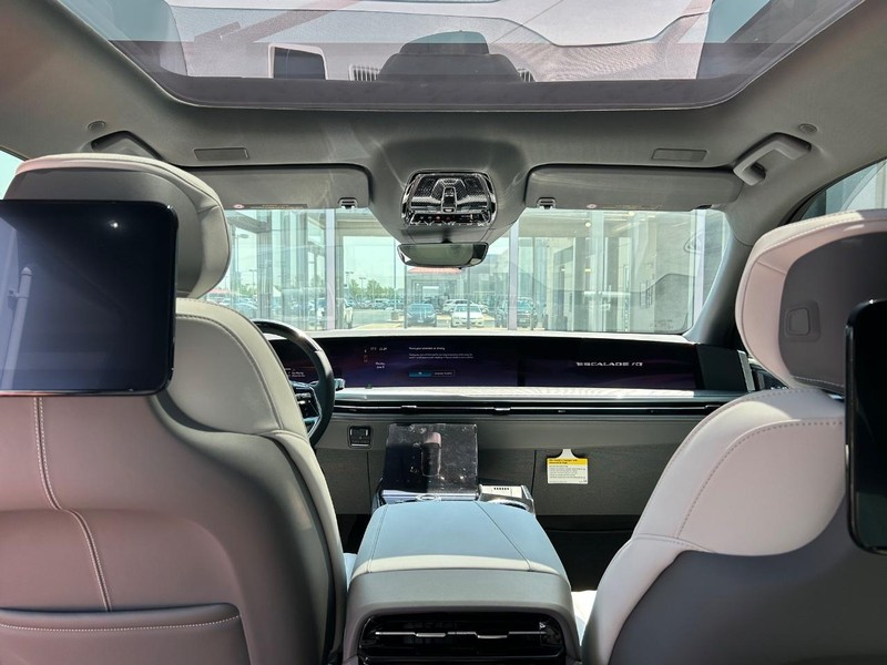 Cadillac Escalade IQ Vehicle Full-screen Gallery Image 23