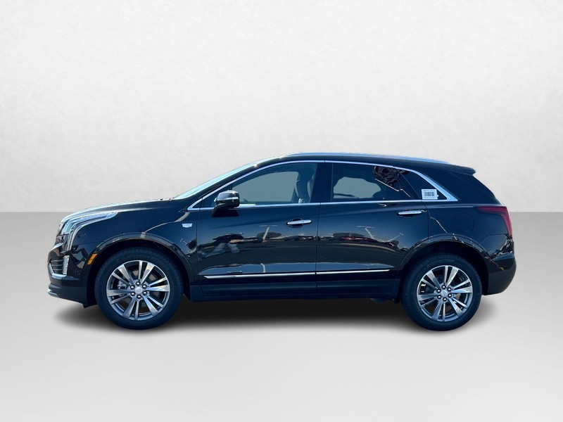 Cadillac XT5 Vehicle Full-screen Gallery Image 2