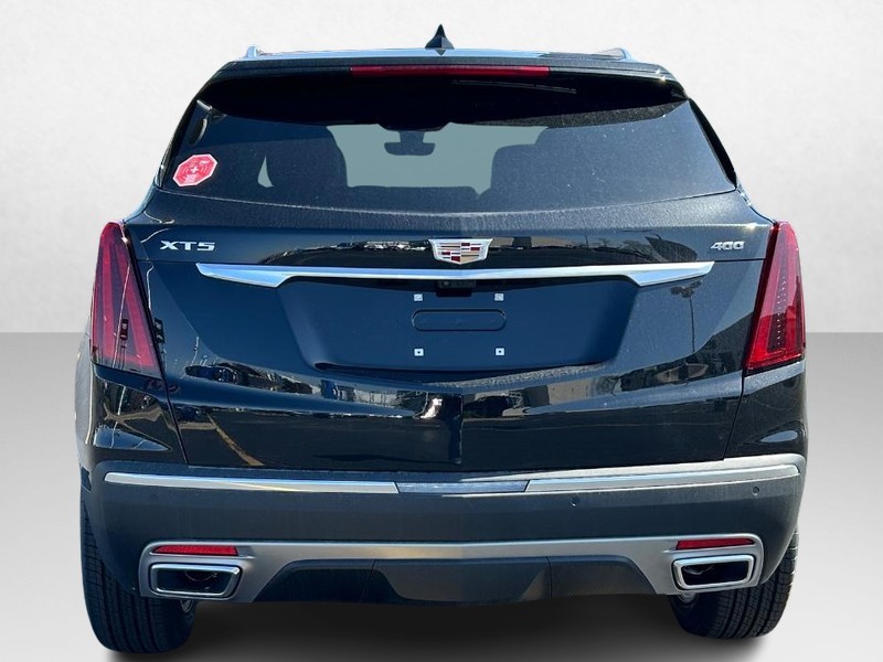 Cadillac XT5 Vehicle Full-screen Gallery Image 4